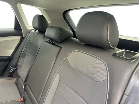 Used 2025 Volkswagen Taos SE w/ Panoramic Sunroof Package FWD image 34
