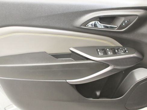 Used 2024 Chevrolet Trax ACTIV w/ Sunroof Package FWD image 22