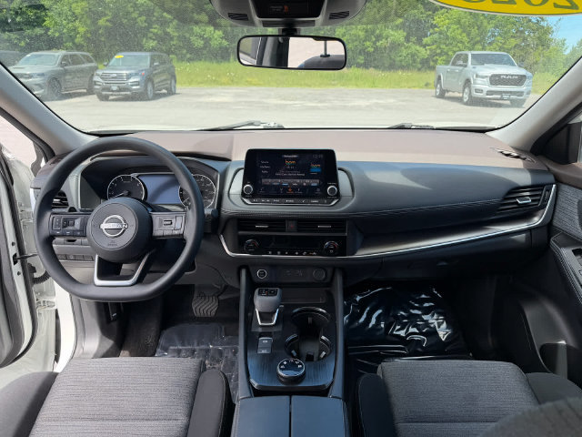 Used 2023 Nissan Rogue SV AWD/4WD image 11