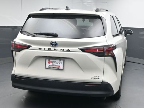 Certified 2021 Toyota Sienna XLE image 8