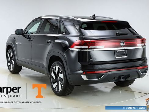 Used 2025 Volkswagen Atlas Cross Sport SE w/ Panoramic Sunroof Package image 46
