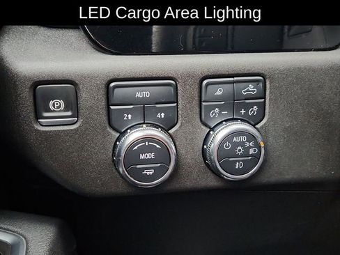 Used 2025 GMC Sierra 1500 SLT image 41