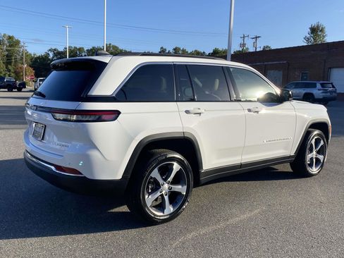 New 2025 Jeep Grand Cherokee Limited w/ Luxury Tech Group II image 8