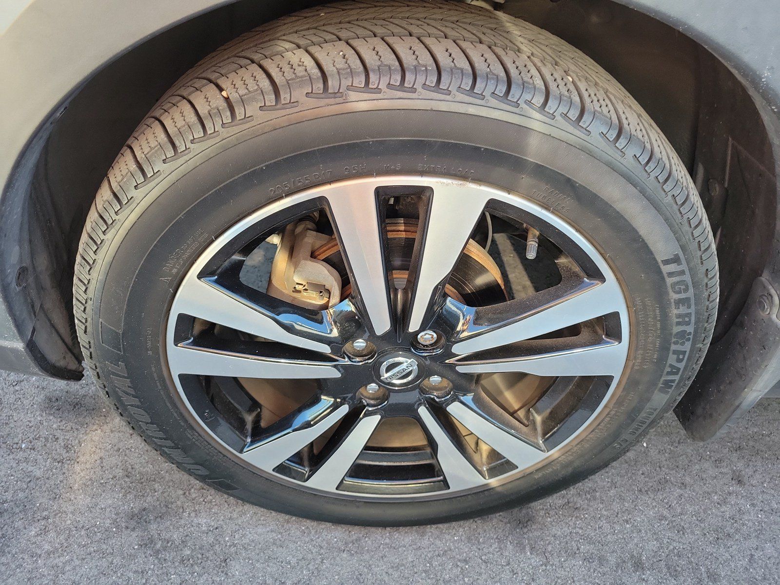 Used 2019 Nissan Kicks SR w/ Exterior Package FWD image 6