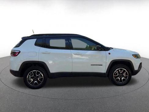Used 2025 Jeep Compass Trailhawk image 17