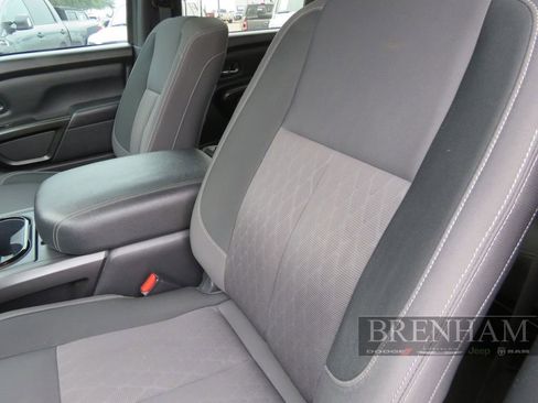 Used 2023 Nissan Titan SV w/ SV Convenience Package image 16