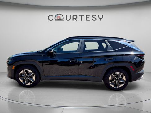 Certified 2025 Hyundai Tucson SEL FWD image 2