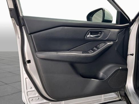 Used 2025 Nissan Rogue SV FWD image 22