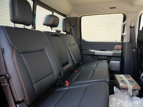 New 2026 Ford F250 Lariat w/ Black Appearance Package AWD/4WD image 14