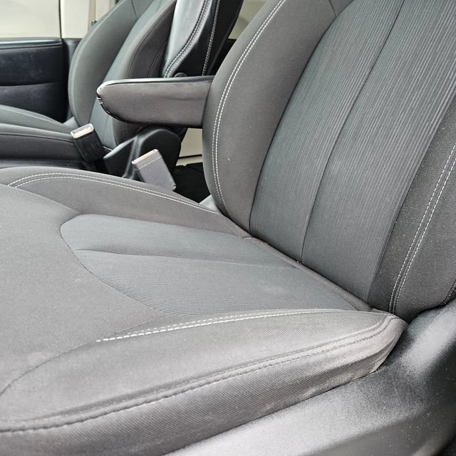 Used 2022 Chrysler Voyager LX FWD image 15
