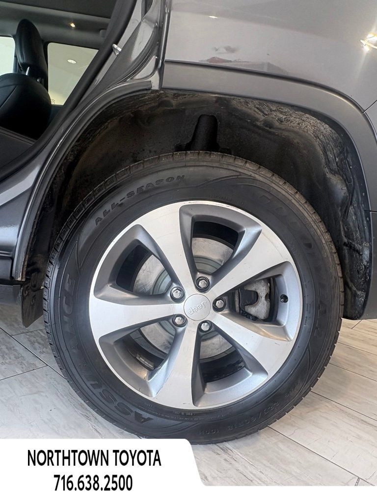 Used 2022 Jeep Cherokee Limited AWD/4WD image 11