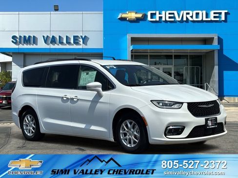 Used 2022 Chrysler Pacifica Touring-L FWD image 1