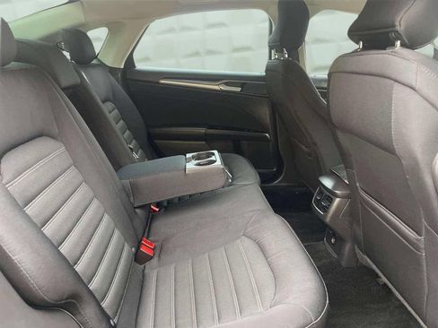 Used 2015 Ford Fusion SE image 18