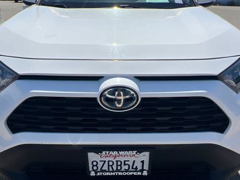 Used 2021 Toyota RAV4 LE AWD/4WD image 12