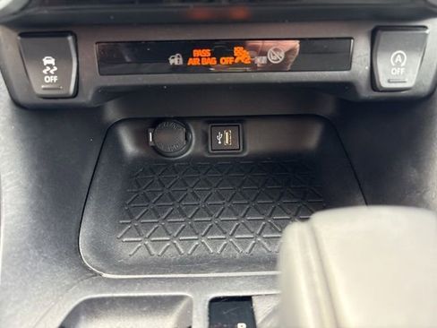 Used 2024 Toyota RAV4 XLE FWD image 36