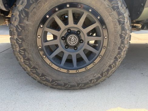 Used 2022 Toyota Tacoma TRD Sport AWD/4WD image 3