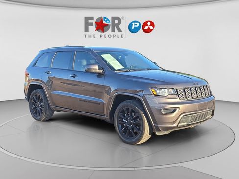 Used 2018 Jeep Grand Cherokee Altitude RWD image 7