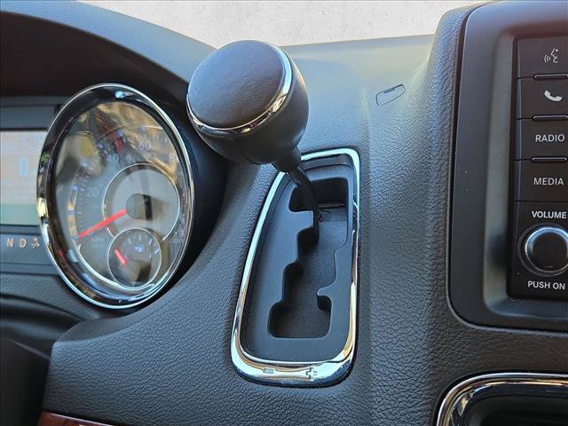 Used 2013 Chrysler Town & Country Limited w/ Luxury Group FWD image 12