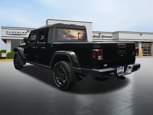 Used 2023 Jeep Gladiator Sport AWD/4WD image 3