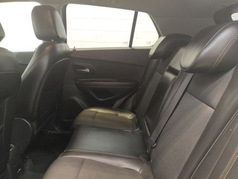 Used 2018 Chevrolet Trax LT w/ LT Convenience Package FWD image 18