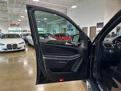 Used 2019 Mercedes-Benz GLS 550 4MATIC image 11