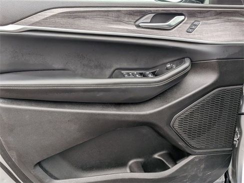 Certified 2024 Jeep Grand Cherokee L Limited w/ Luxury Tech Group II image 15