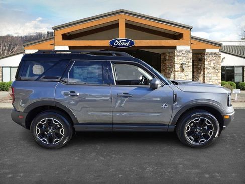 New 2025 Ford Bronco Sport Outer Banks image 4