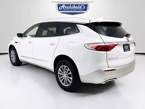 Used 2023 Buick Enclave Essence image 5