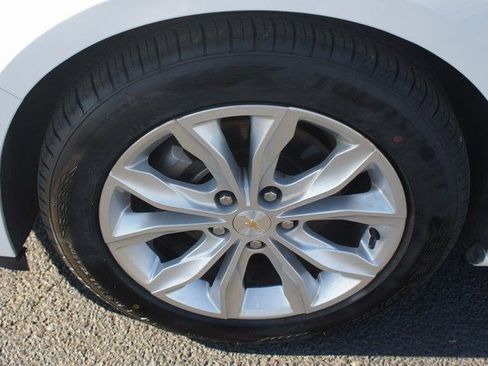 Used 2024 Chevrolet Malibu LT image 25