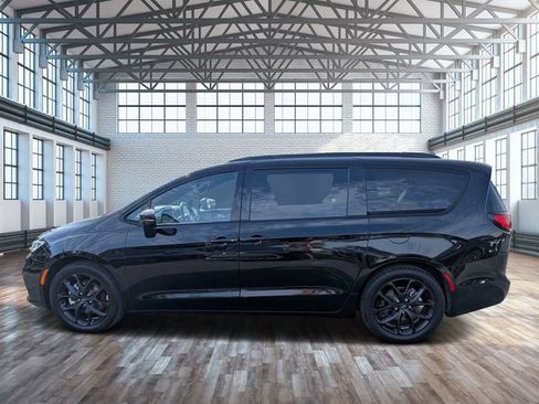 Used 2025 Chrysler Pacifica Limited FWD image 6