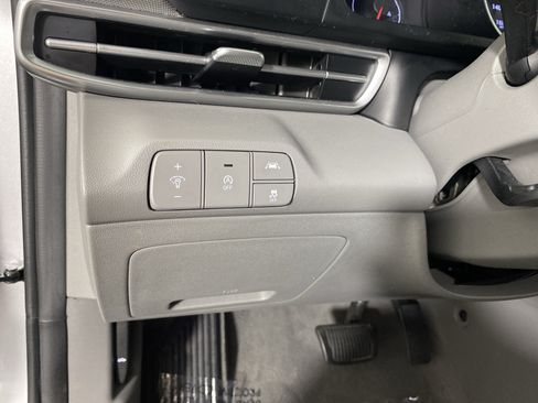 Used 2021 Hyundai Elantra SE FWD image 24