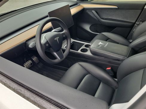 Used 2023 Tesla Model Y Long Range image 10