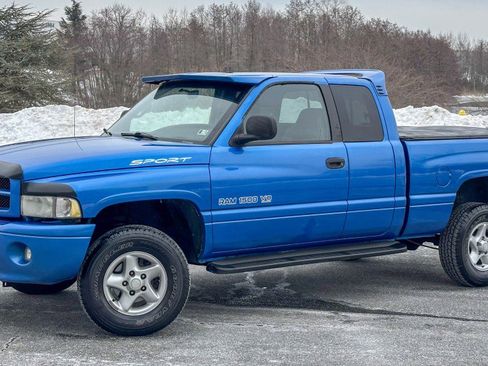 Used 2000 Dodge Ram 1500 Truck ST image 3