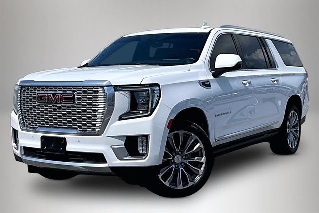 Used 2021 GMC Yukon XL Denali w/ Denali Premium Package AWD/4WD image 2