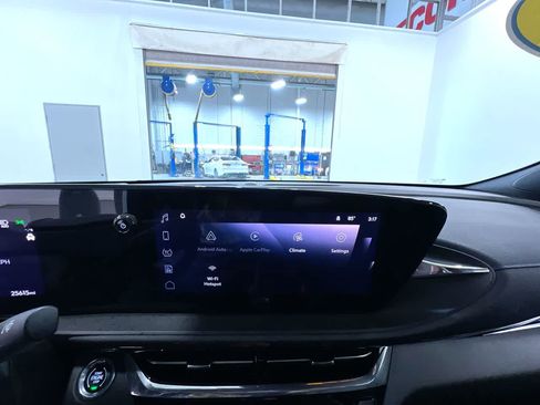 Used 2024 Buick Envista Sport Touring w/ Convenience I Package FWD image 24