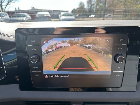 Used 2025 Volkswagen Jetta SE w/ Black Wheel Package image 12