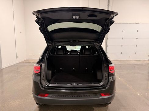 Used 2024 Jeep Compass Latitude image 9