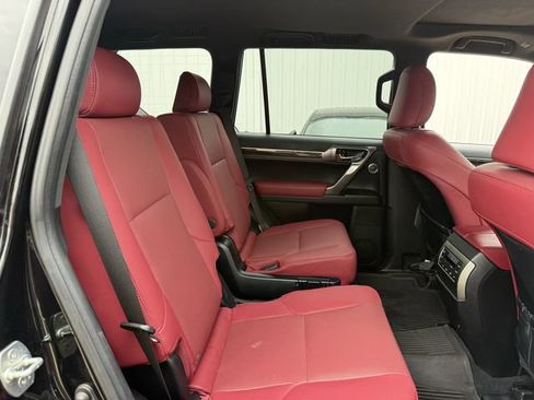 Used 2023 Lexus GX 460 Premium w/ Accessory Package AWD/4WD image 32