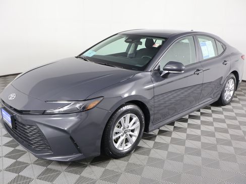 Used 2025 Toyota Camry LE image 10