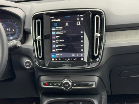 Certified 2025 Volvo XC40 B5 Core image 14