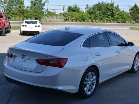 Used 2016 Chevrolet Malibu LT w/ Leather Package FWD image 4