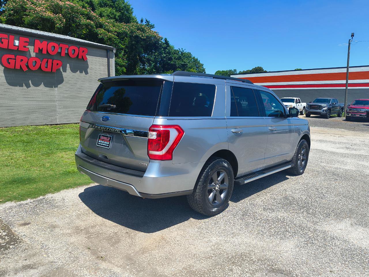 Used 2020 Ford Expedition XLT w/ Equipment Group 202A AWD/4WD image 8