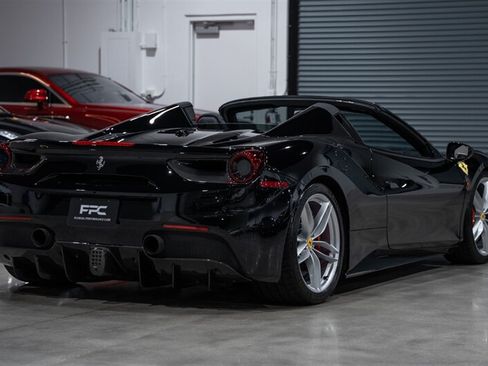 Used 2018 Ferrari 488 Spider RWD image 6