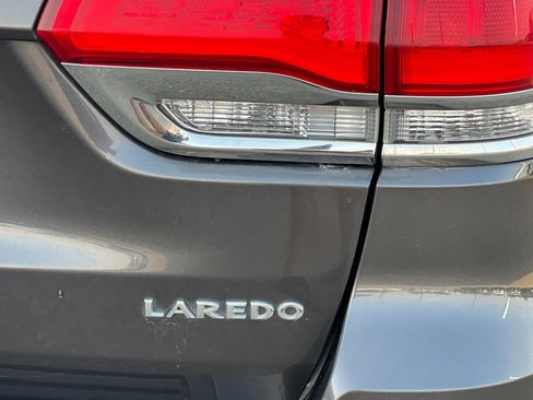 Used 2019 Jeep Grand Cherokee Laredo image 27
