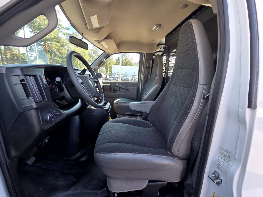 Certified 2025 GMC Savana 2500 w/ Driver Convenience Package RWD image 26