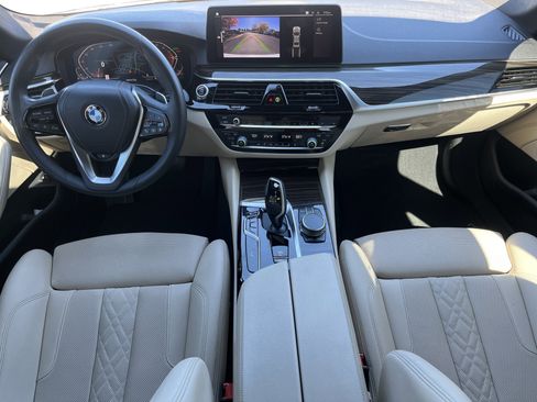 Used 2022 BMW 540i w/ Convenience Package image 3