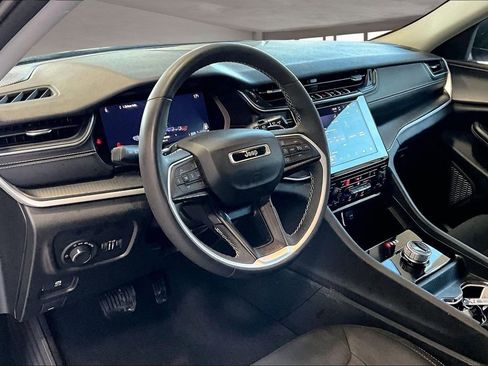 Used 2023 Jeep Grand Cherokee Laredo w/ Luxury Tech Group I image 15