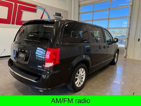 Used 2016 Dodge Grand Caravan SE image 3