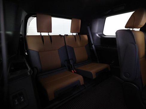 Used 2025 Lexus GX 550 w/ Accessory Package (2T) AWD/4WD image 12