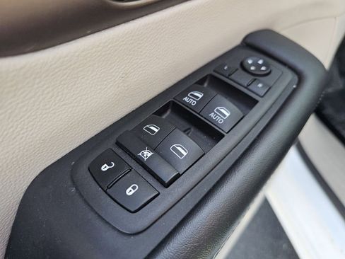 Used 2023 Chrysler Voyager LX FWD image 28